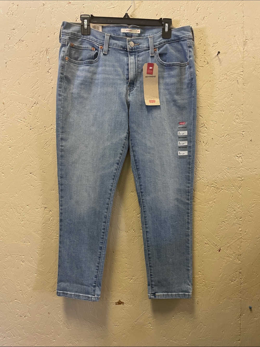 Levi's Women's Light Wash Cropped Straight Jeans